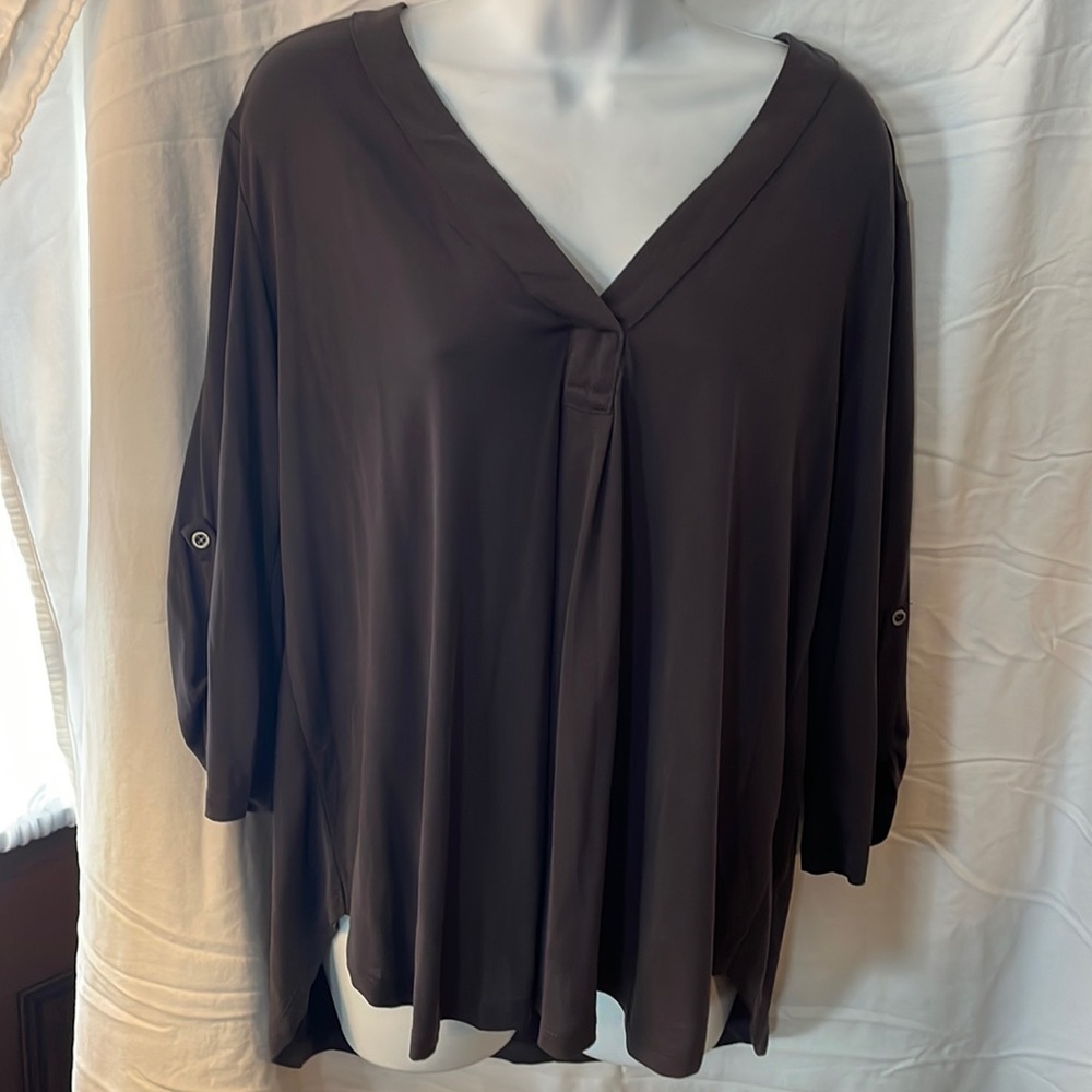 New with tags!! Flowy grey blouse